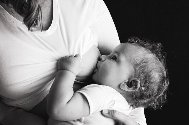 5 Tips You should know for Breastfeeding before a C-Section! - Lovemère