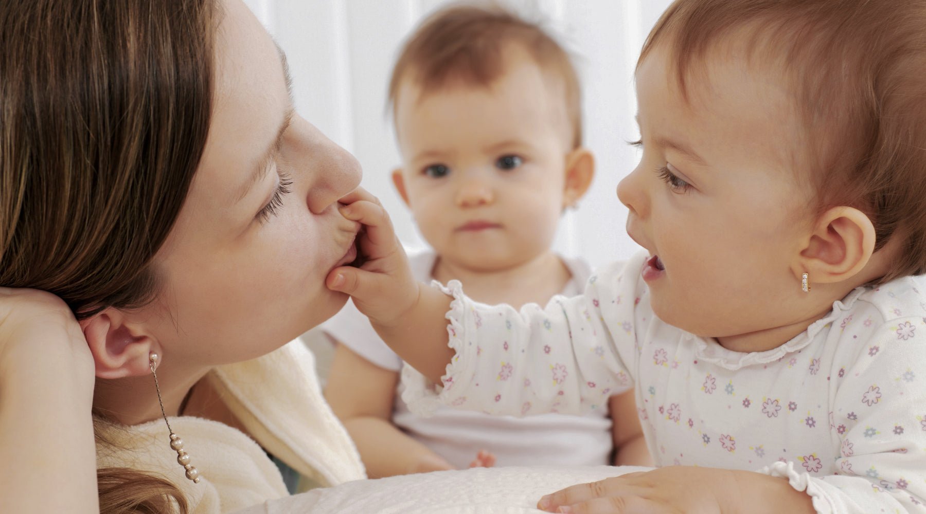 Caring for Twin Babies, the Right Way - Lovemère